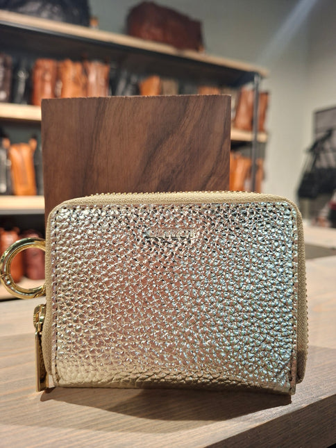 DSTRCT Wallet Floater Field