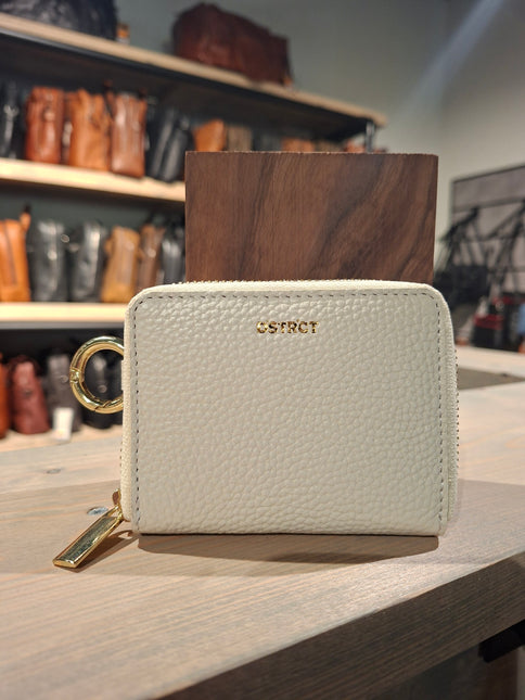 DSTRCT Wallet Floater Field