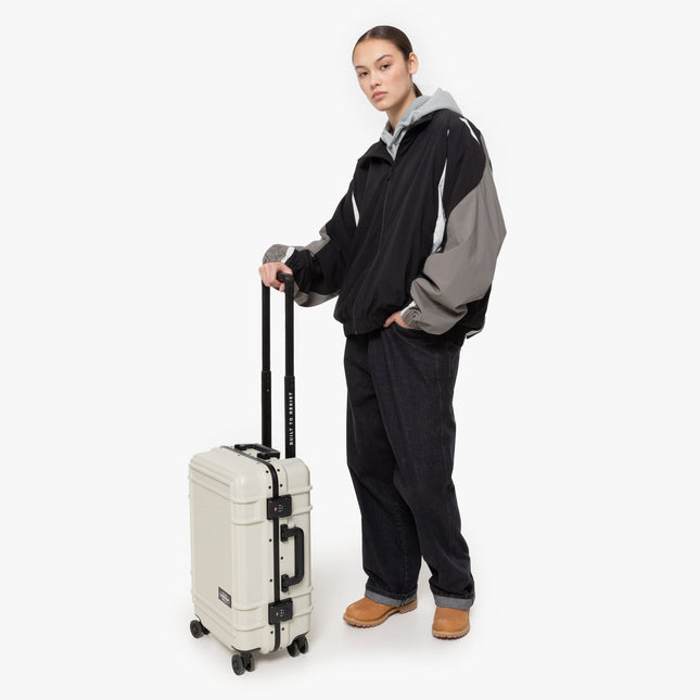 Eastpak Resist'R Case S Army Olive Hand Luggage 55x35x23 Cm